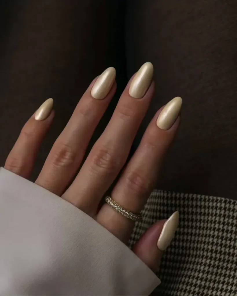 Elegant Neutral Vanilla Manicure