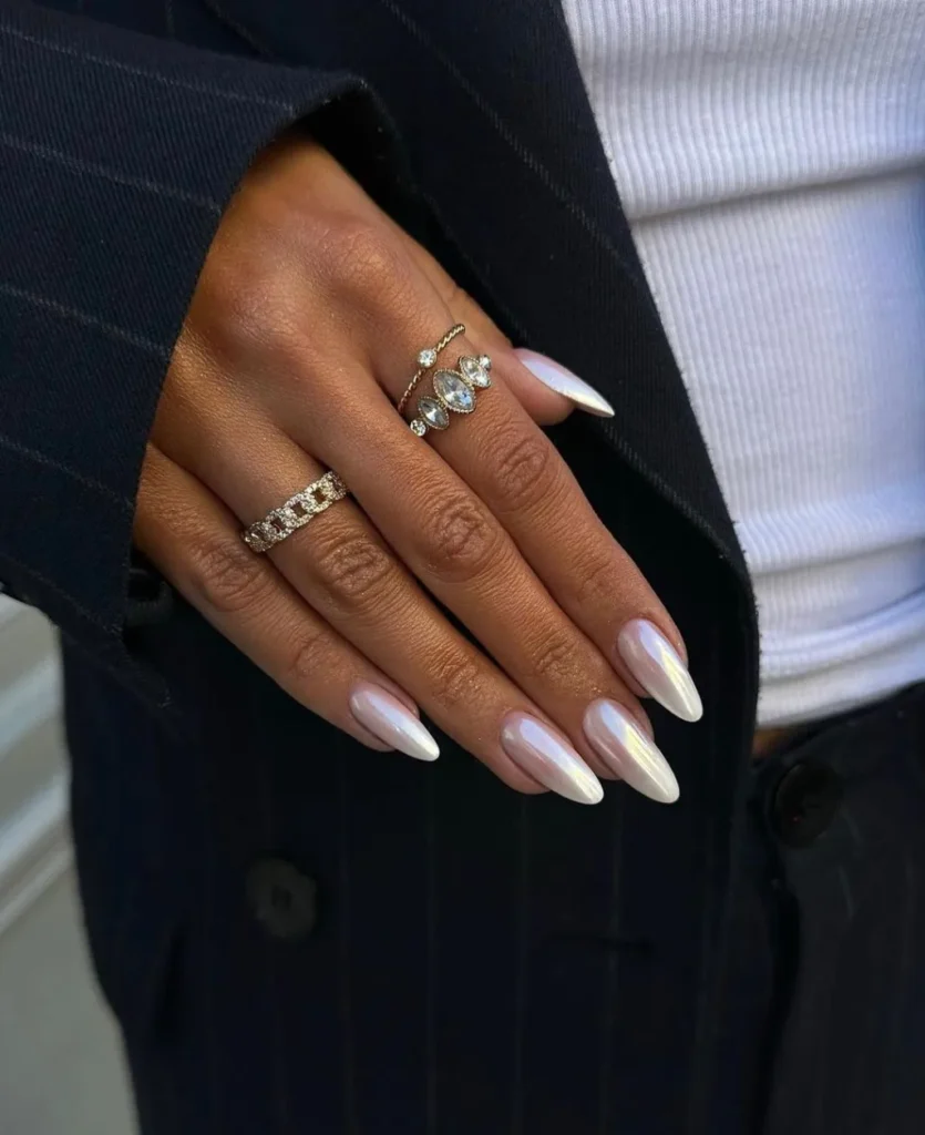 long-glazed-white-chrome-nails-with-ombre-polish-designs