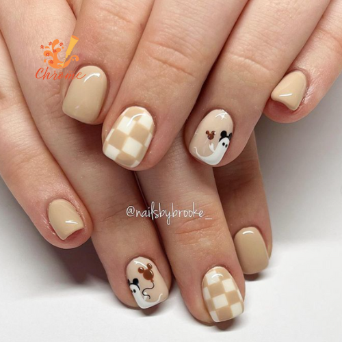 Neutral Disney Tourist Ghost Nails