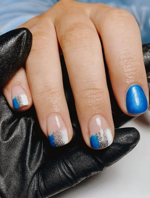 A real work of art, this short mani is a really cool and modern take on the abstract nail trend while incorporating some silver shimmer and blue chrome.