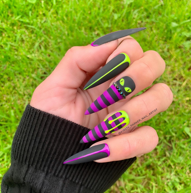 Beautiful Black and Purple Halloween Nails Design