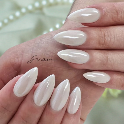 Pearl chrome nails