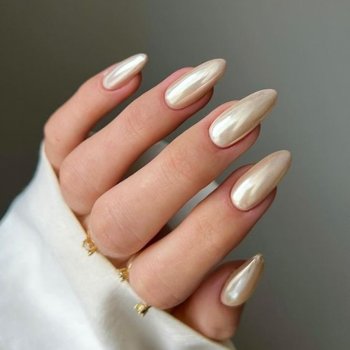 vanilla chrome nails