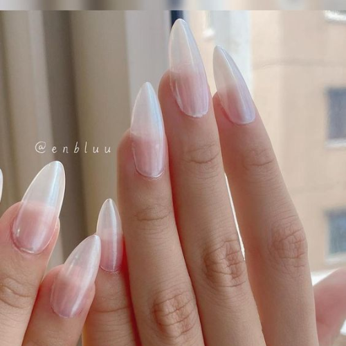 vanilla chrome nails