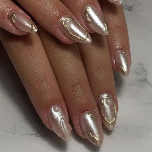 vanilla chrome nails